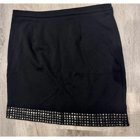 Michael Kors Black Mini Skirt With Stud Detail , Side Zipper Size 6 - Picture 3 of 9